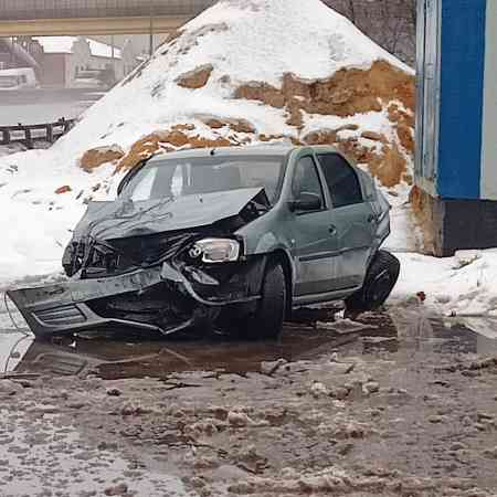 Аварийные автомобили Рено Логан, 2012, МКПП выкупили за 185000